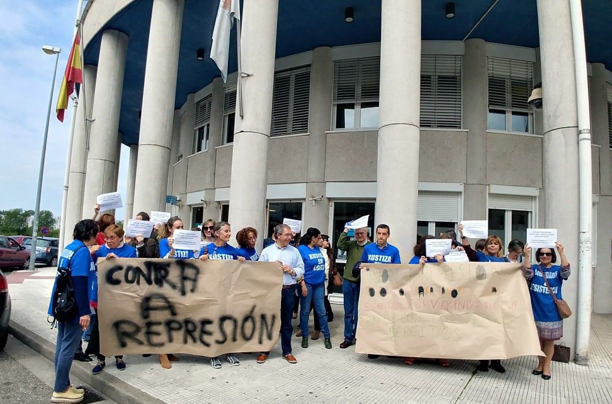 Protesta nos Xulgados da Parda contra a represión sindical