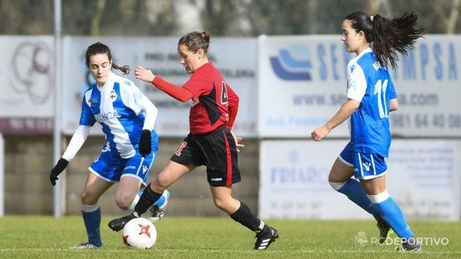 Teresa Abelleira (izquierda) en un partido del Deportivo