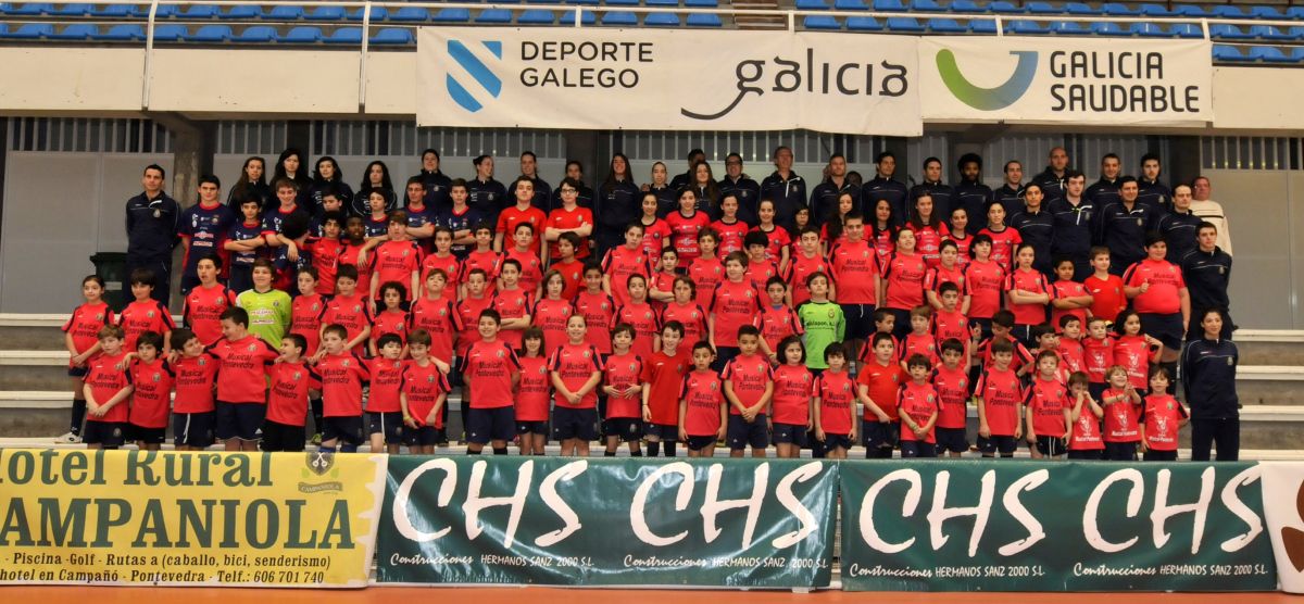 Foto de familia de los equipos del Leis Pontevedra