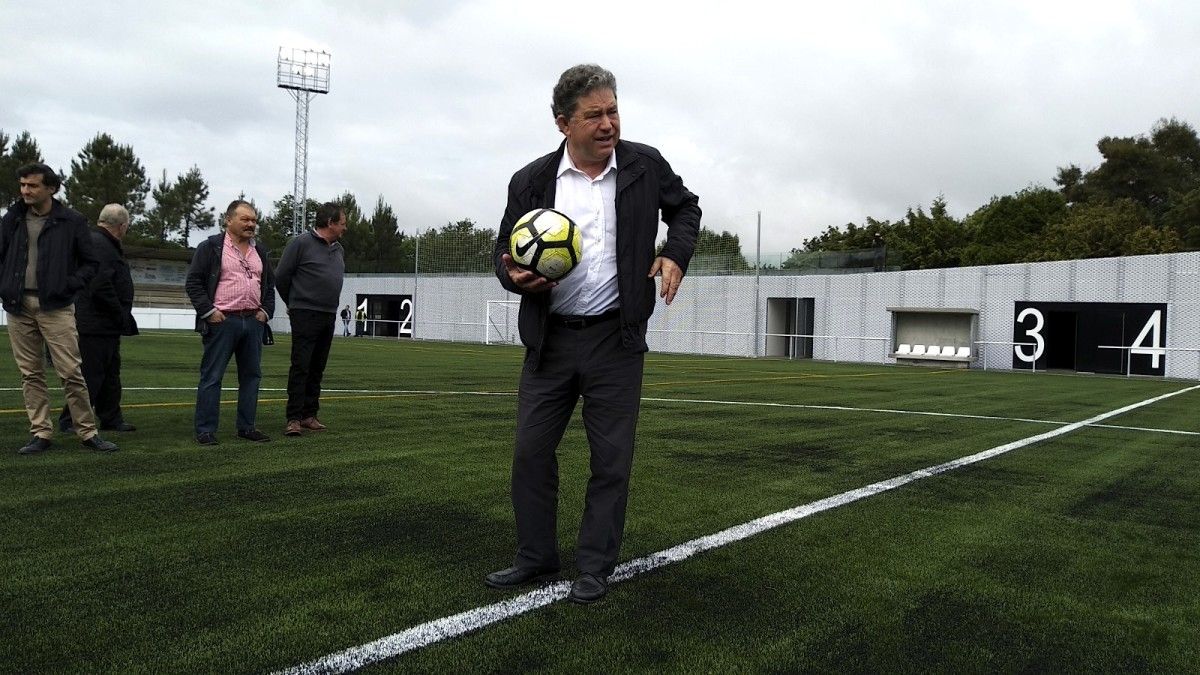 Visita do alcalde ao novo campo de fútbol de Cerponzóns