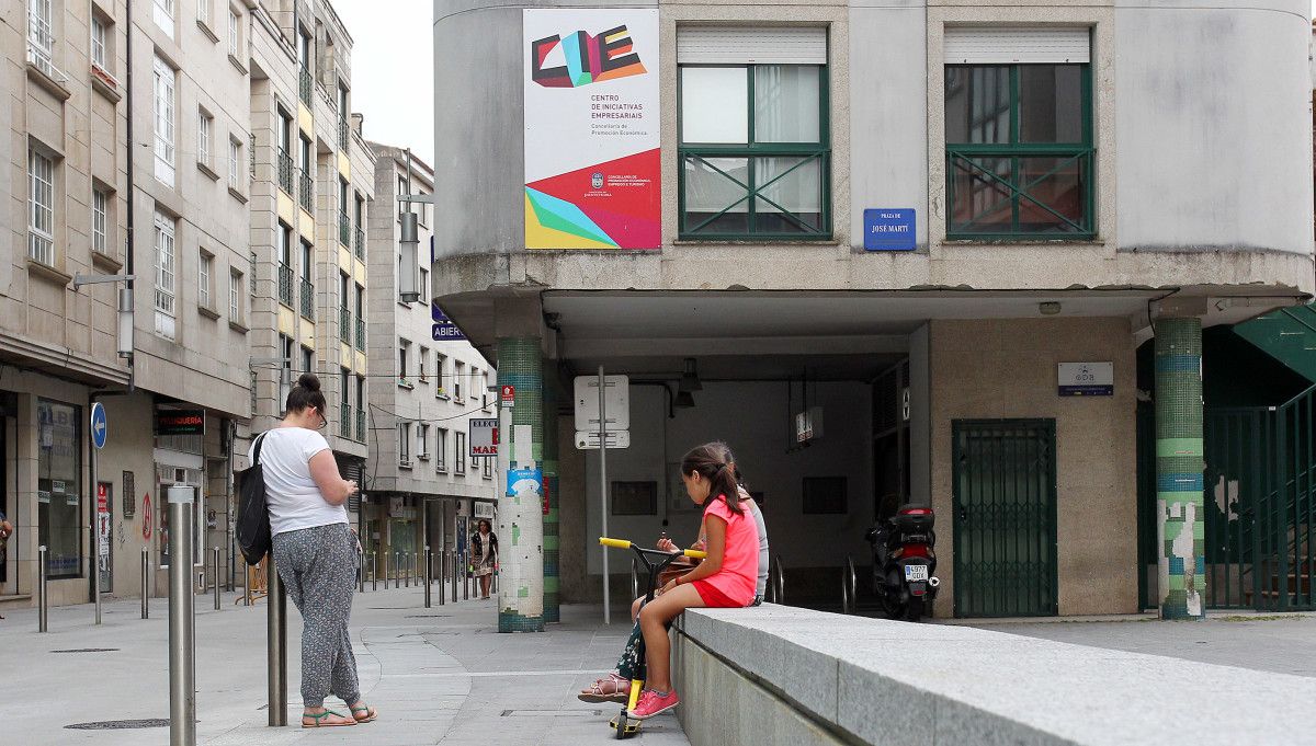 Edificio municipal da rúa Santa Clara onde se atopa o CIM