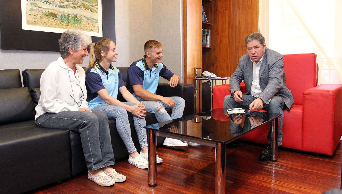 Recepción a Carla y Adrián Sieiro en el Concello de Pontevedra