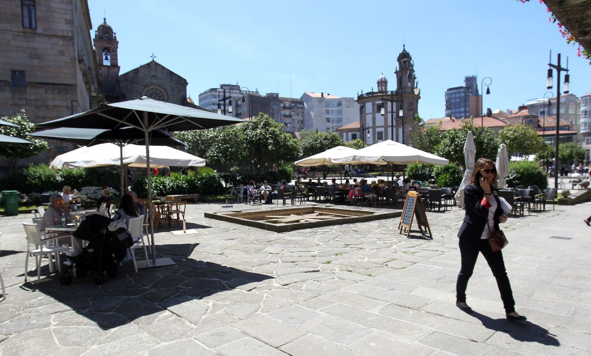 Nova instalación de veladores na praza da Estrela