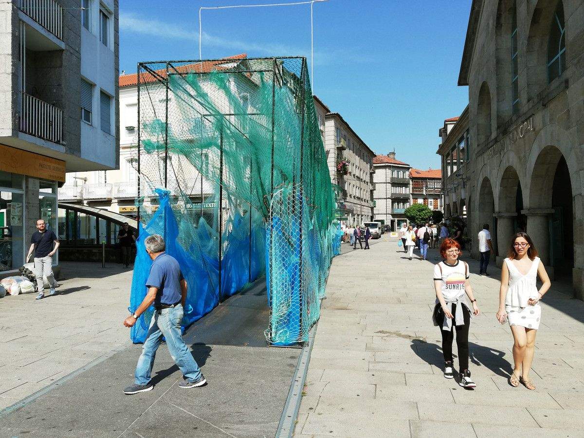 Instalación "La Muralla del Mar" fronte ao Mercado de Abastos