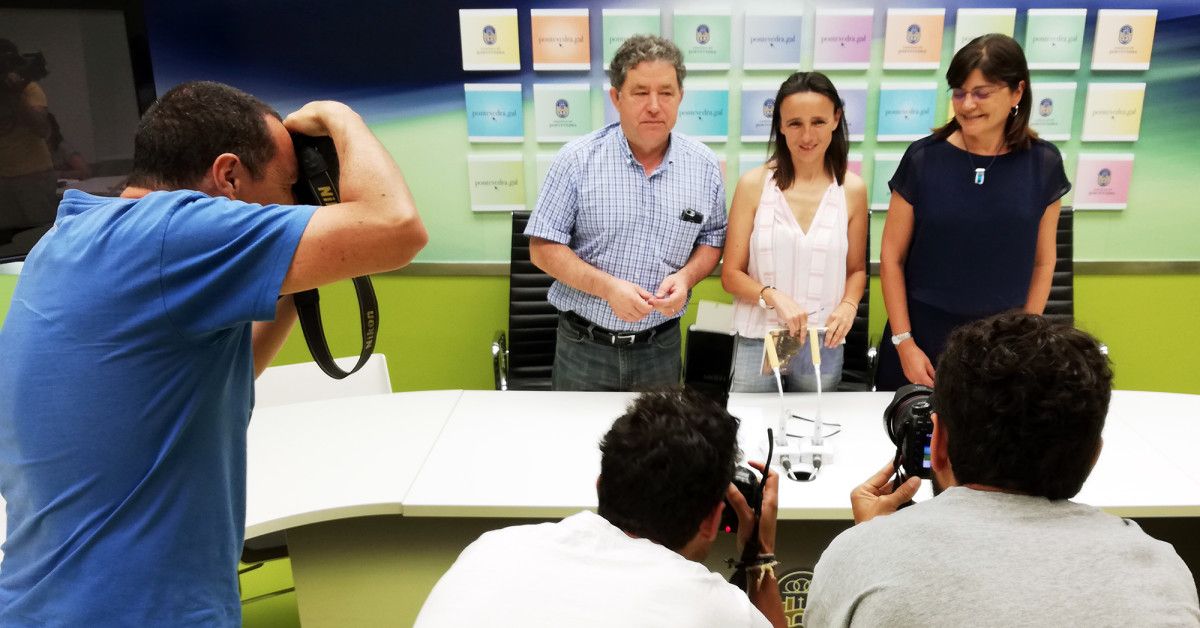 Fernández Lores y Carme da Silva presentaron a la pregonera de las Fiestas de la Peregrina 2018, María Varela