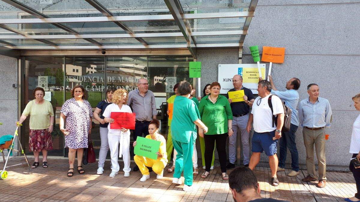 Protesta del comité de empresa del Centro de Mayores de Campolongo