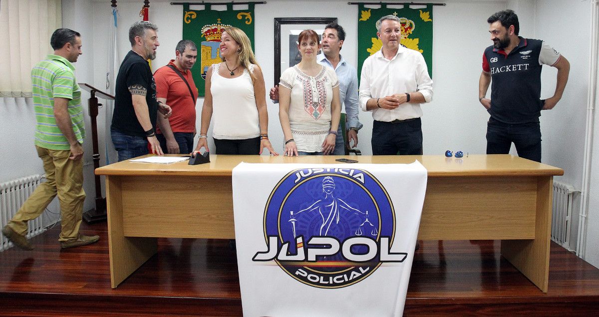 Presentación de Jupol na Comisaría de Pontevedra