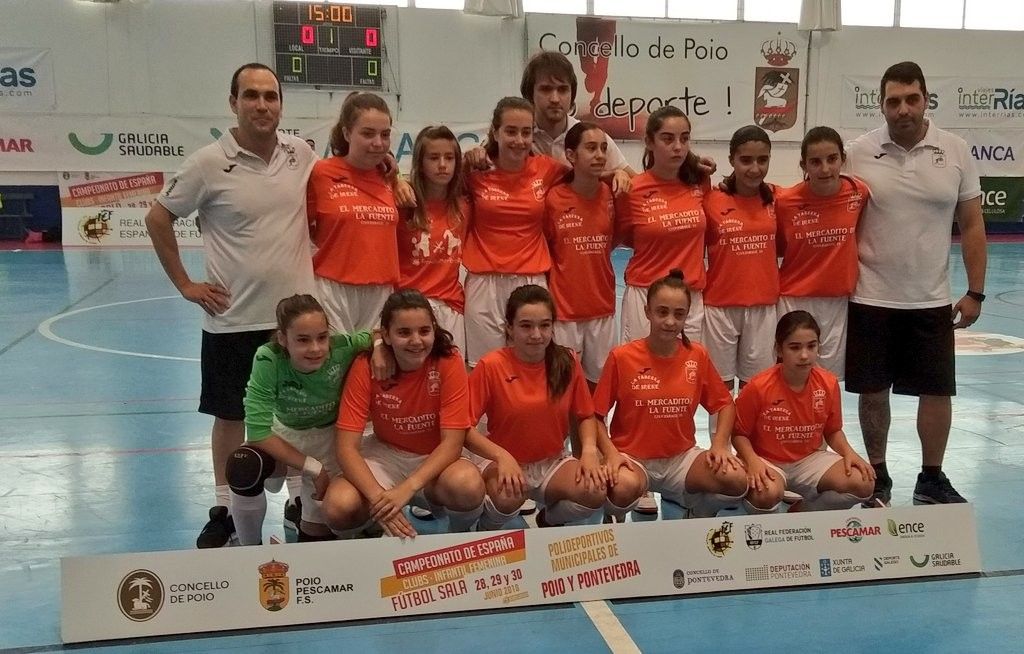 Equipo do San Fernando que gañou o Nacional Infantil Feminino de fútbol sala en Poio