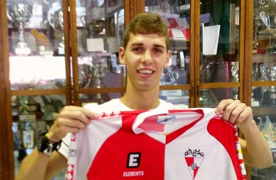 Pablo González, presentado como novo xogador do Arosa