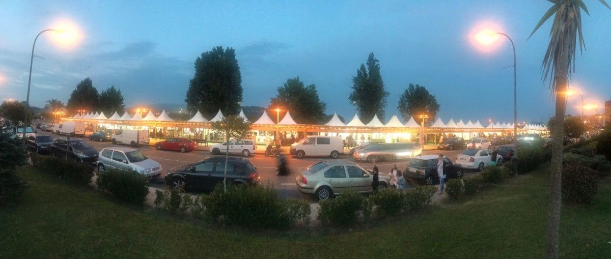 Feria Multisectoral de Portonovo, en la rúa Rafael Picó, junto al Paseo de Baltar