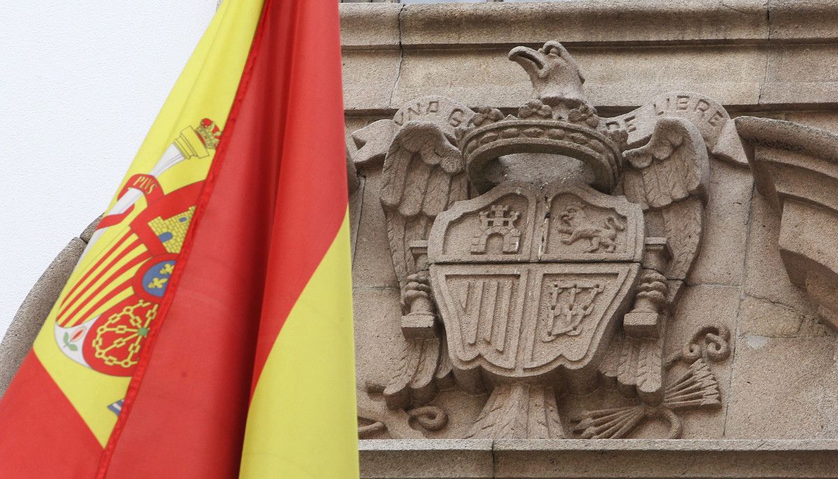 Escudo franquista en la Audiencia