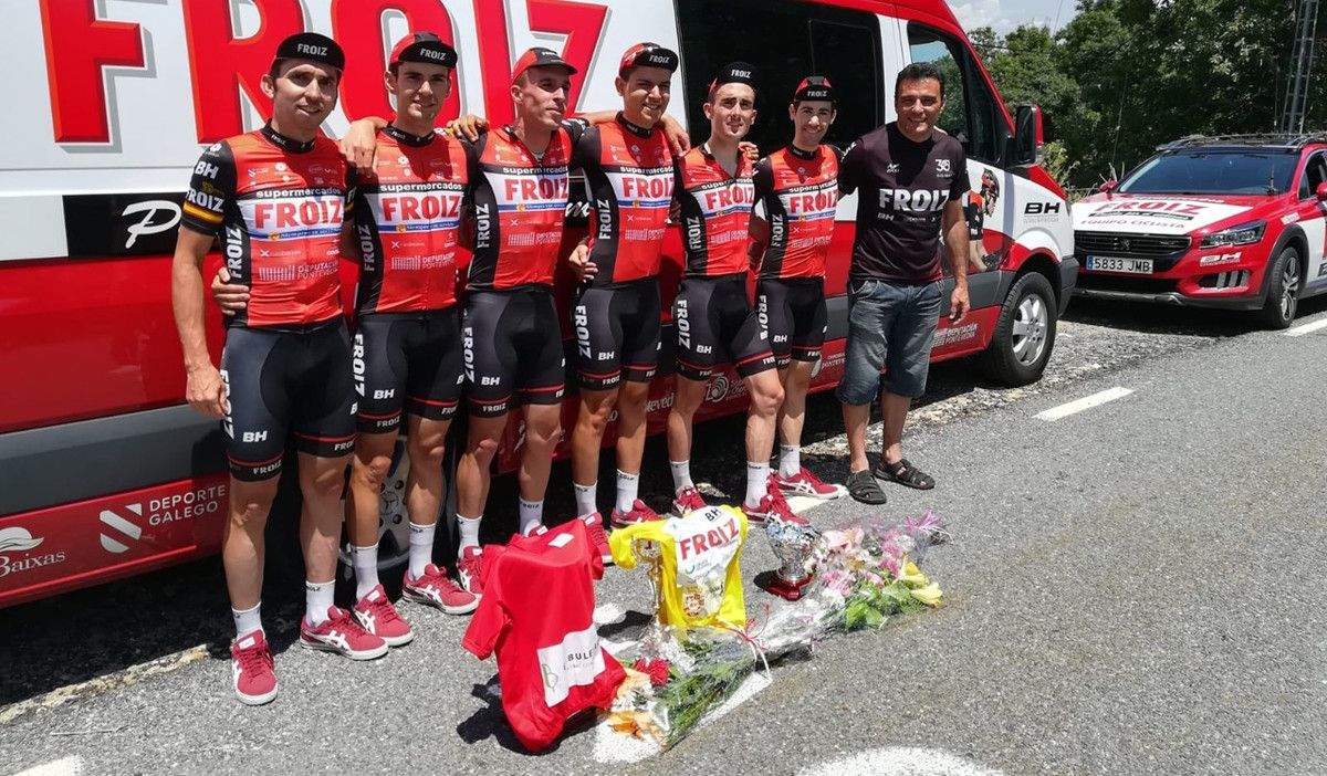 Equipo del Super Froiz en la Vuelta a Ávila