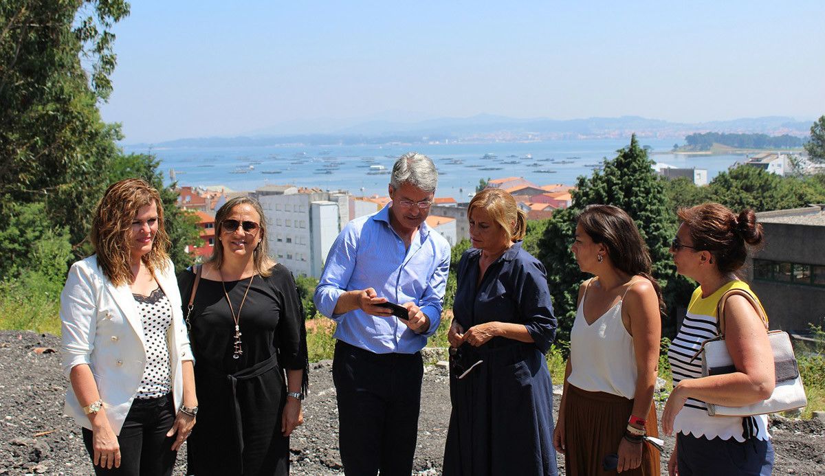 Visita a la parcela que acogerá el futuro auditorio de O Grove