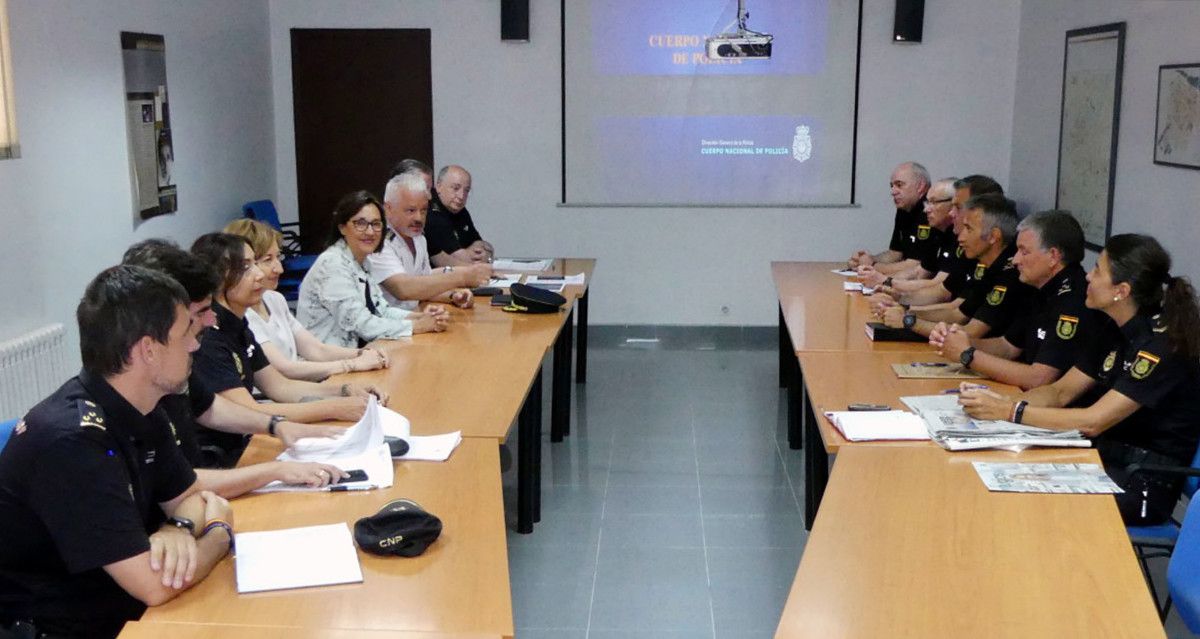Visita de Maica Larriba a la Comisaría Provincial de la Policía Nacional