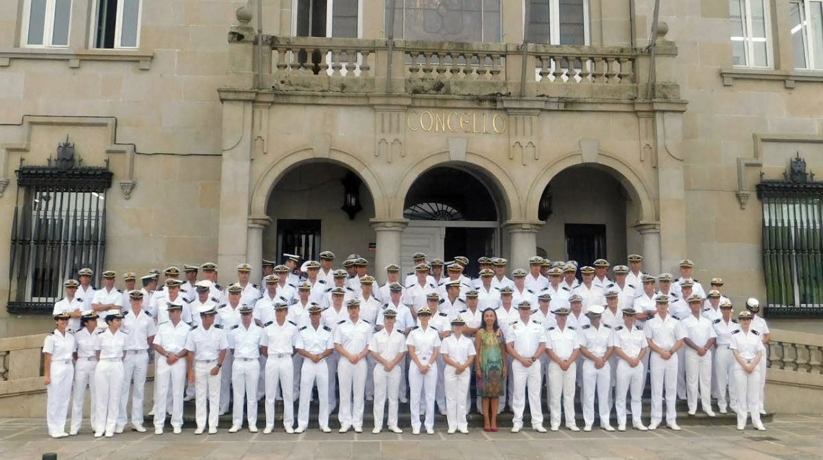 Despedida en Marín a los alumnos de la Escuela Naval que terminaron su instrucción