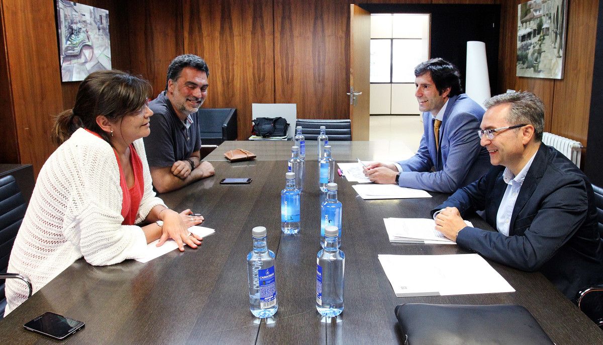 Reunión con Luis Menor, director xeral de Emerxencias, e o xerente da AXEGA, Marcos Araújo