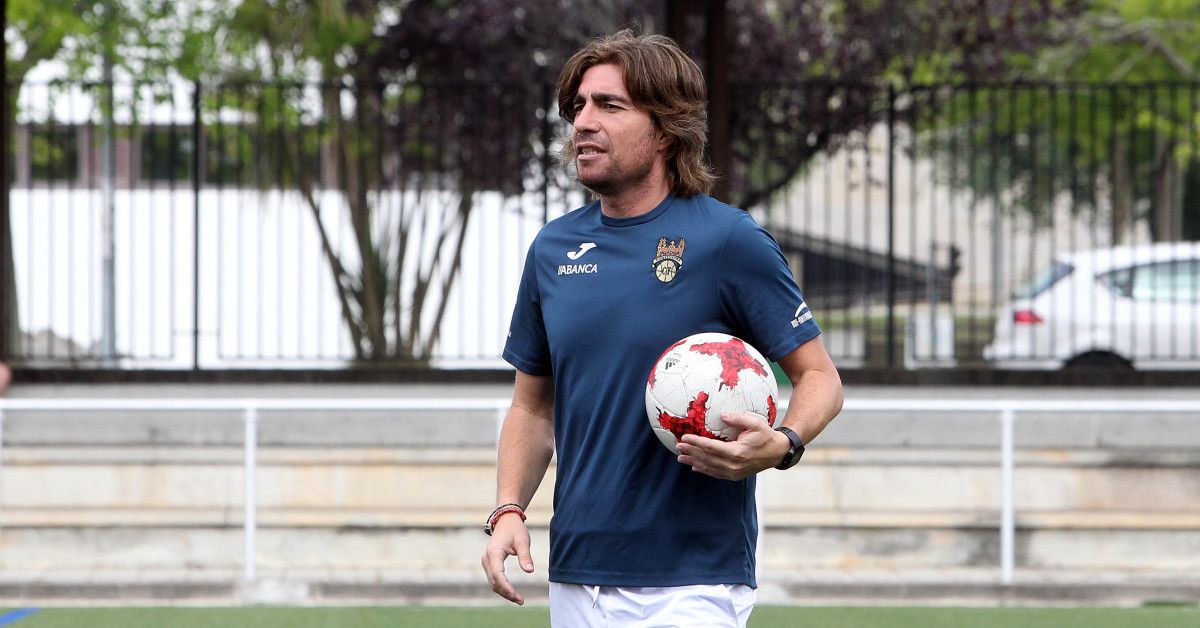 Luismi, nun adestramento do Pontevedra na Xunqueira