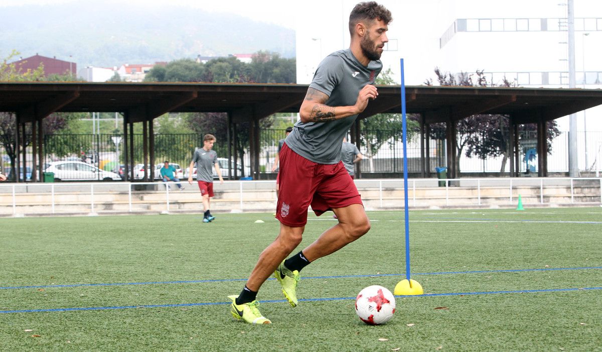 Adrián León adestrando na Xunqueira