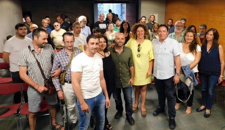Firma del acordo entre En Marea y las mareas de Cambados, Ponte Caldelas y Sanxenxo