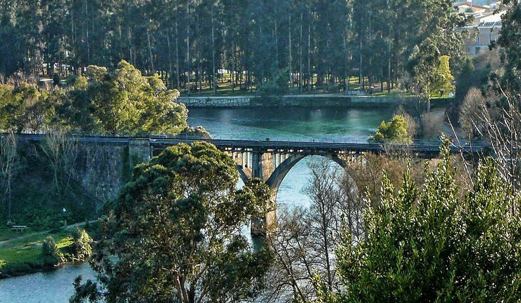 Antiga ponte do tren sobre o Lérez