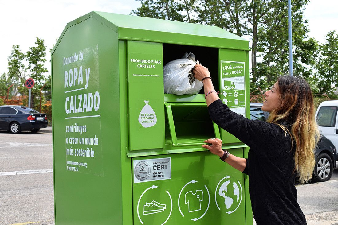 Contedor de roupa de Humana