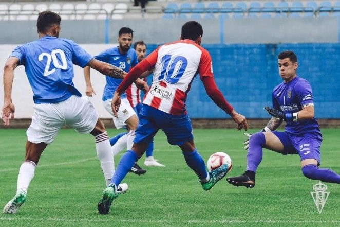 Partido de pretemporada entre Real Sporting de Gijón e Pontevedra en Avilés