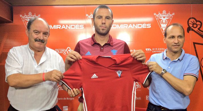 Diego Cervero, na súa presentación como xogador do Mirandés