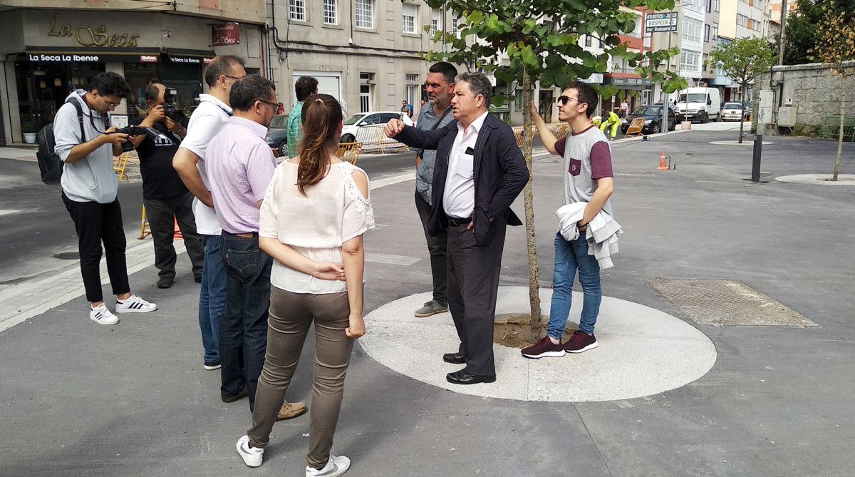Lores visita la reforma urbana en Fernando Olmedo y A Seca