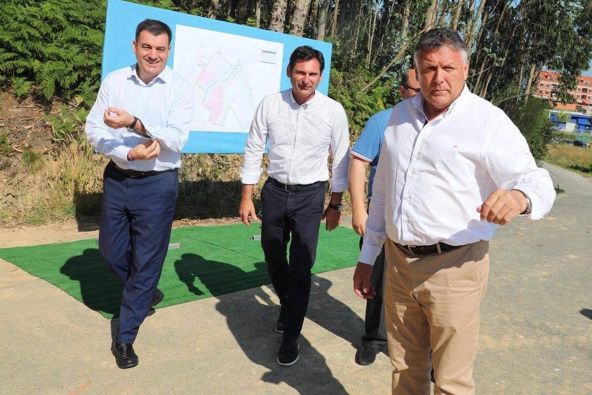 Visita a los terrenos del nuevo colegio de Vilalonga