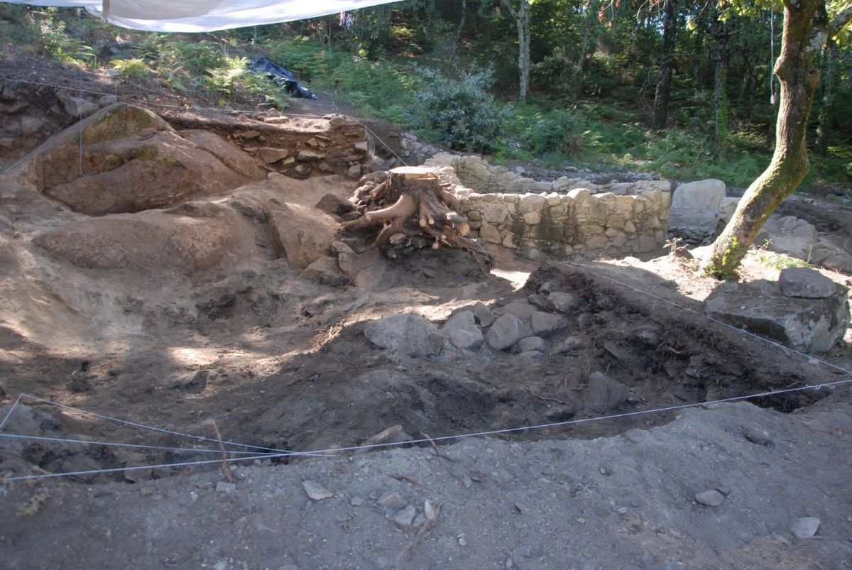 Escavación arqueolóxica no castro da Subidá