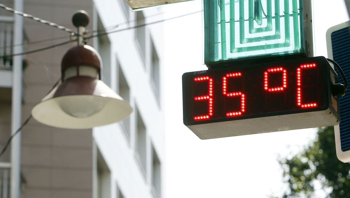 Termómetro en Pontevedra durante una ola de calor (archivo)