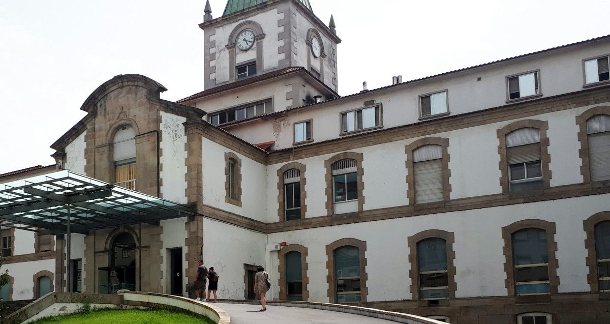 Usuarios acceden al Hospital Provincial