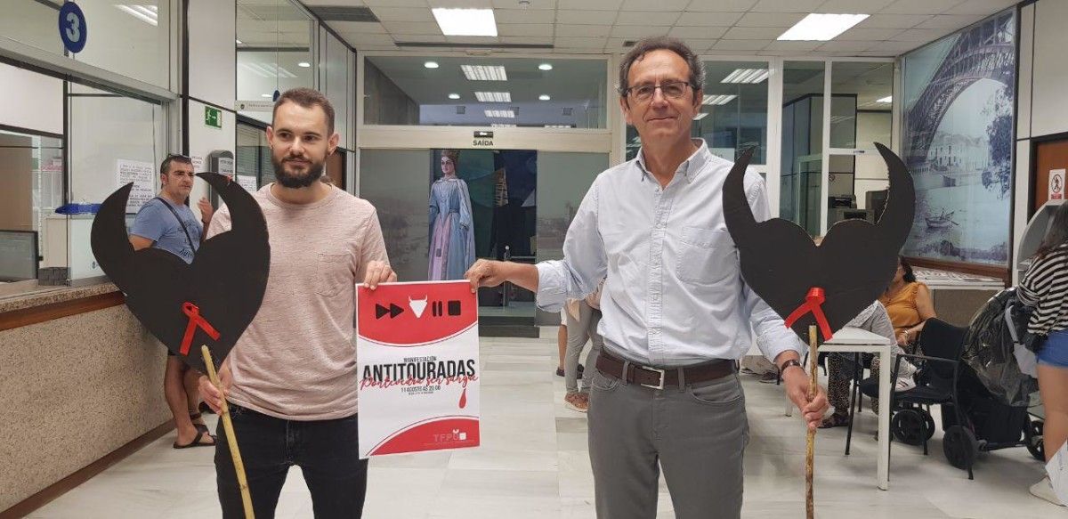 Galicia Mellor sen Touradas y Marea entregan firmas contra el convenio con la plaza