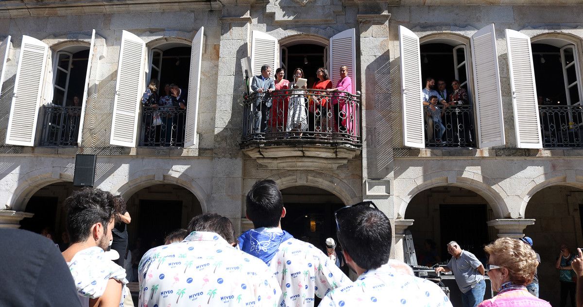 Pregón da Peregrina da xornalista María Varela nun acto con protestas de axentes da Policía Local