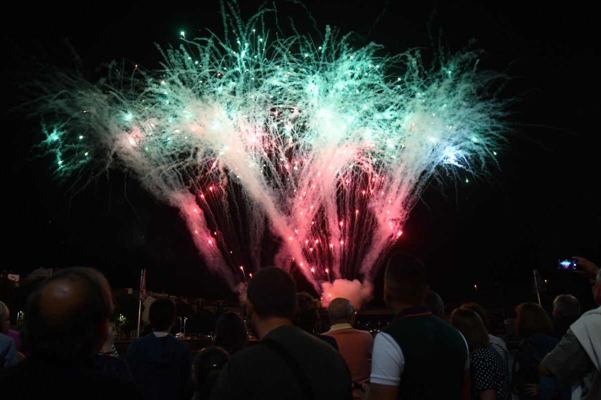 Espectáculo pirotécnico nas Corbaceiras para abrir as festas da Peregrina