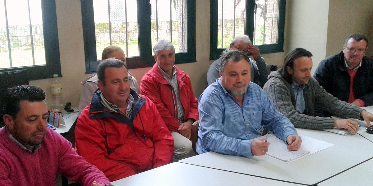 Trabajadores de Construcciones Crespo con representantes de la CIG y CC.OO.