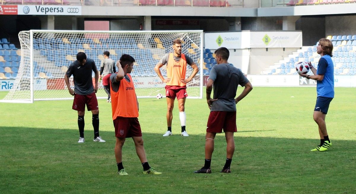 Entrenamiento del Pontevedra en Pasarón