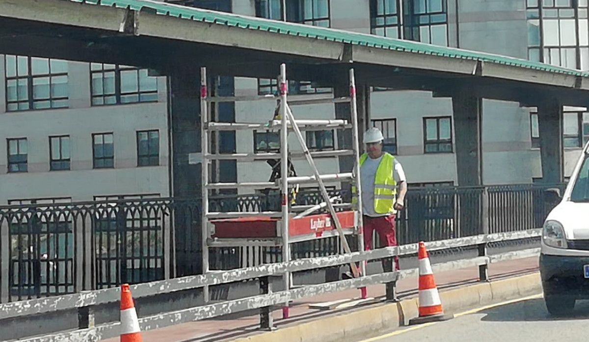 Desmontaxe da marquesiña da Ponte da Barca