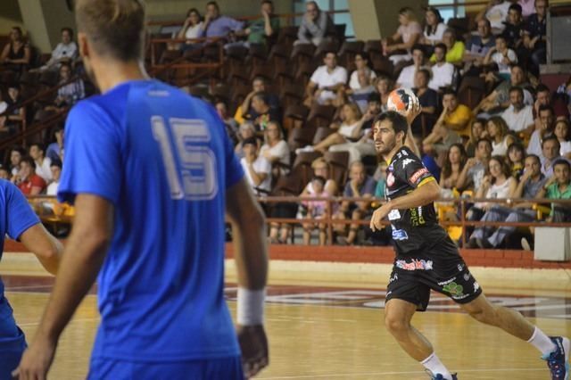 Partido de pretemporada entre Abanca Ademar e Teucro en León