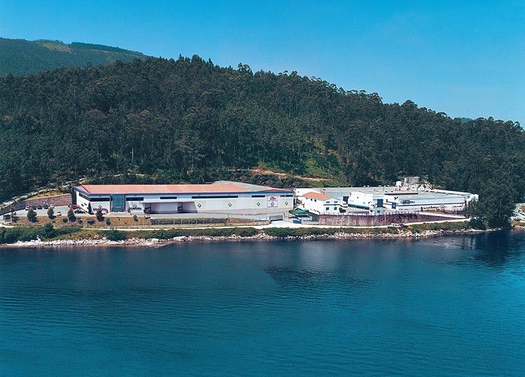 Instalaciones de Connorsa en la ría de Vigo, en la orilla oeste de la ensenada de San Simón