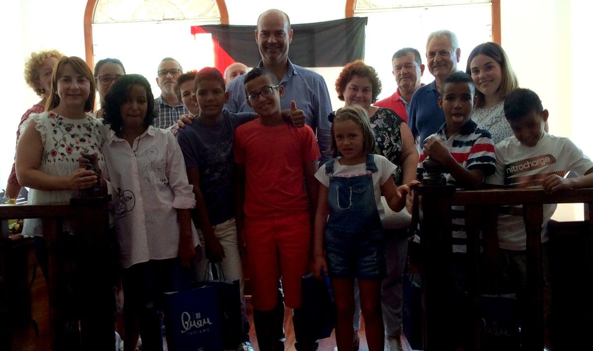 Despedida dos menores saharauis no Concello de Bueu