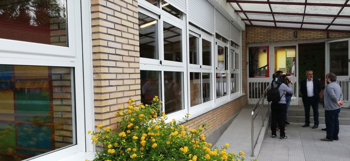 A EEI Concepción Crespo Rivas mudou a carpintería exterior