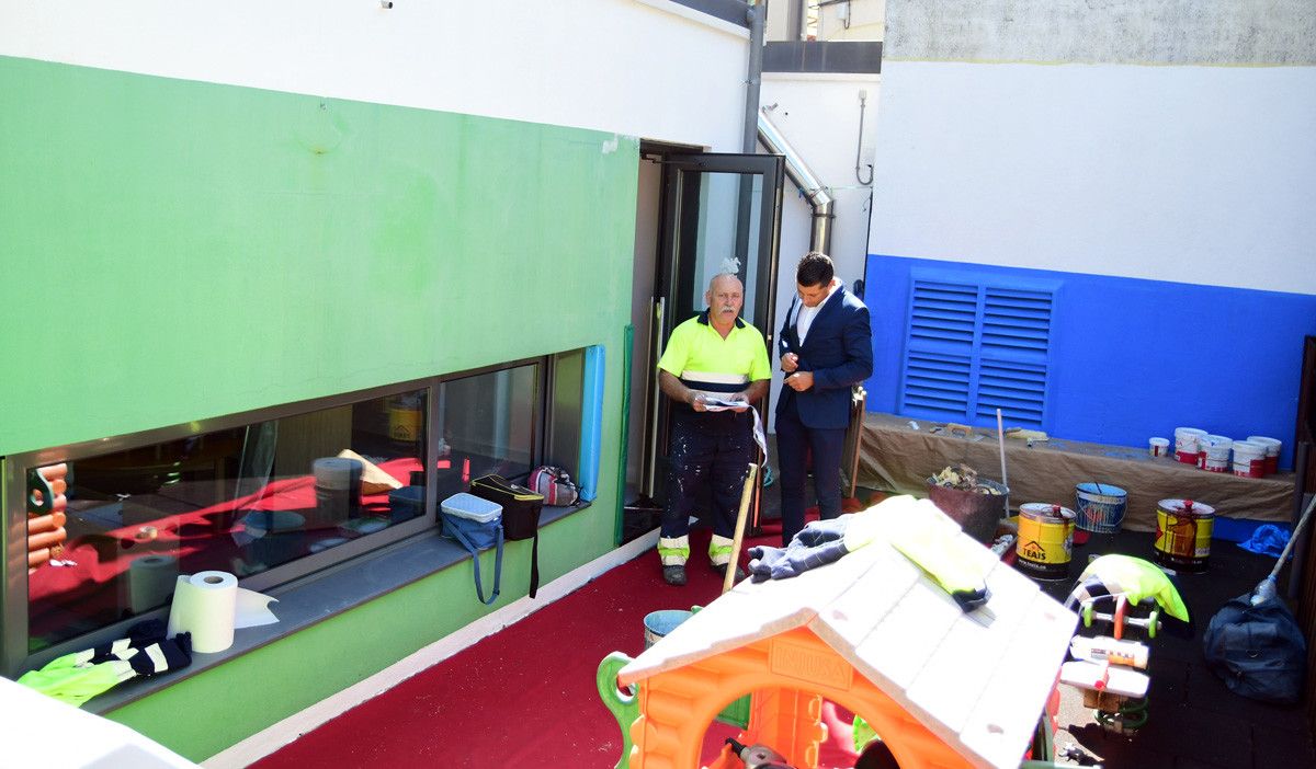 Traballos de mantemento na escola infantil de Ponte Caldelas