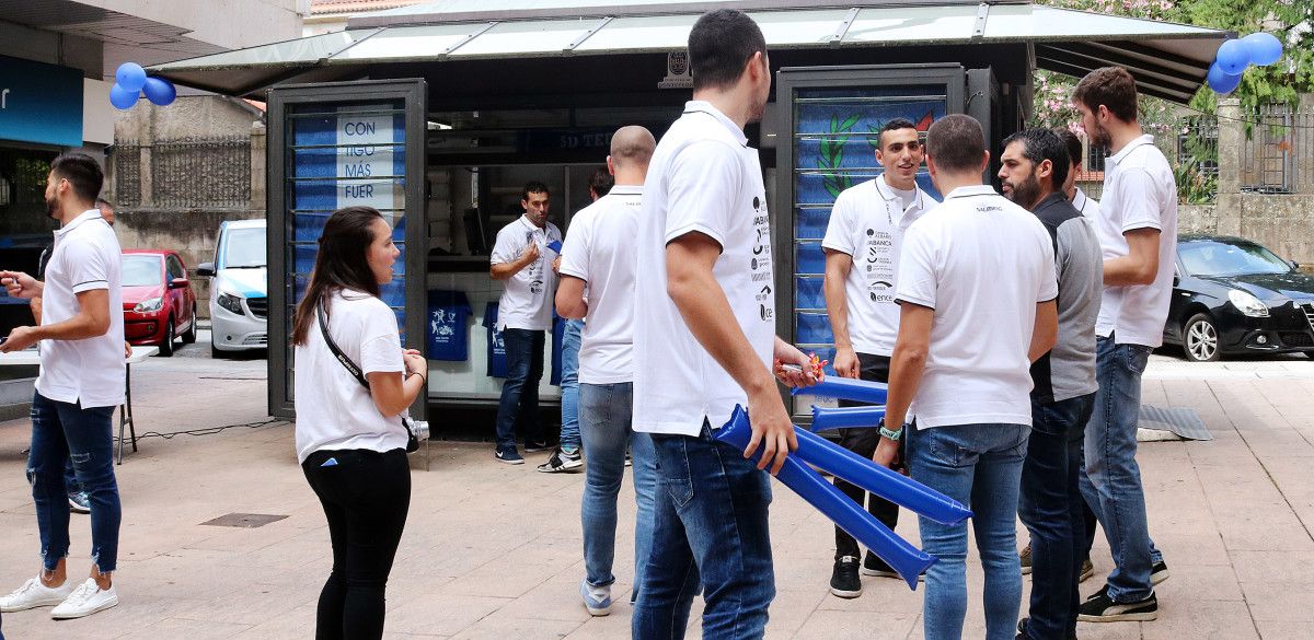 El Teucro abre un 'punto azul' en el quiosco de Rosalía de Castro