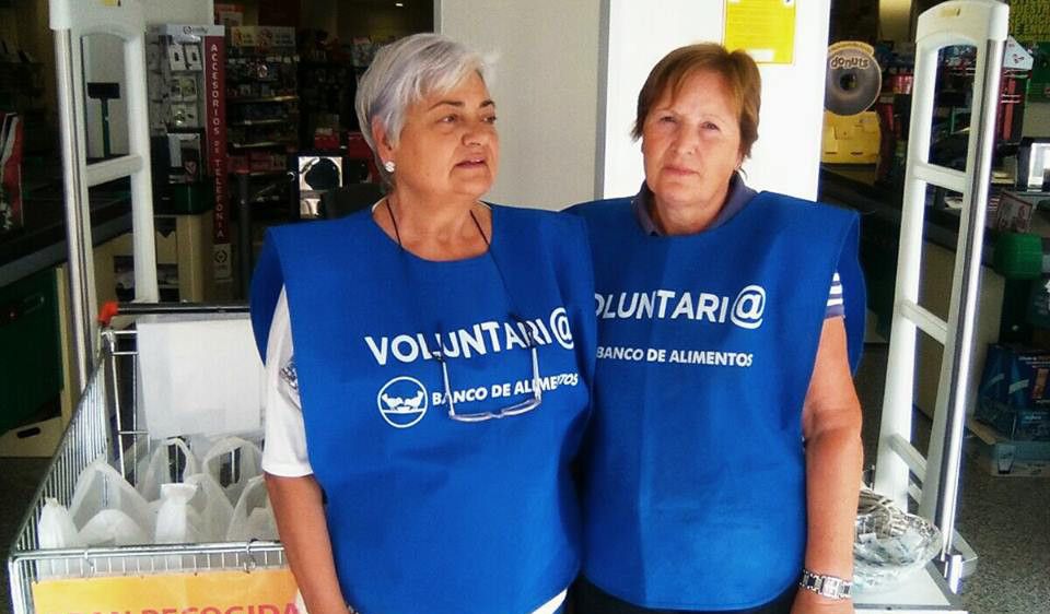 Dúas voluntarias do Banco de Alimentos