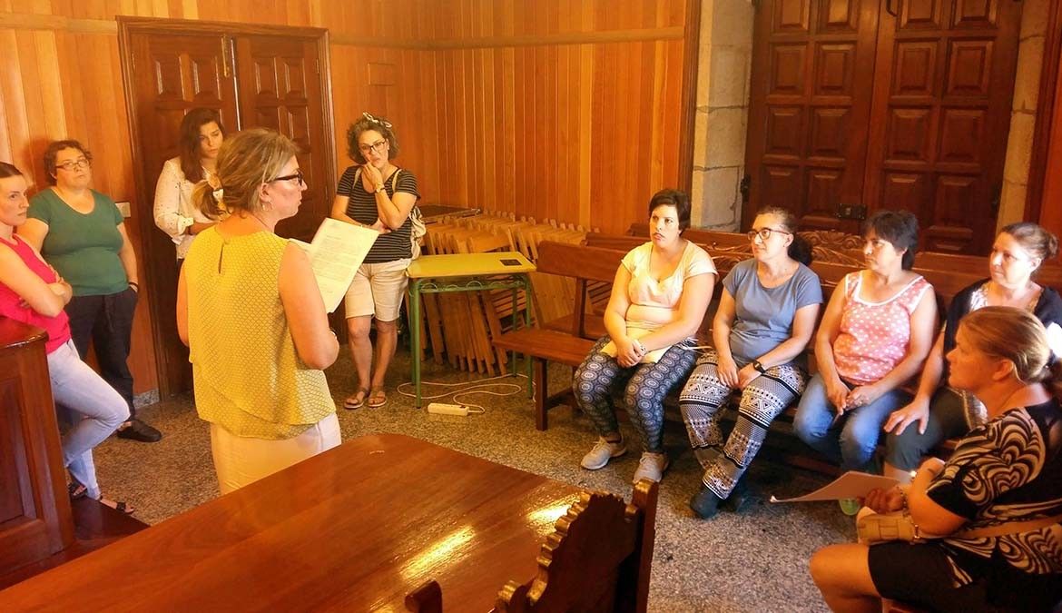 Xuntanza da alcaldesa de Moraña coas traballadoras do SAF