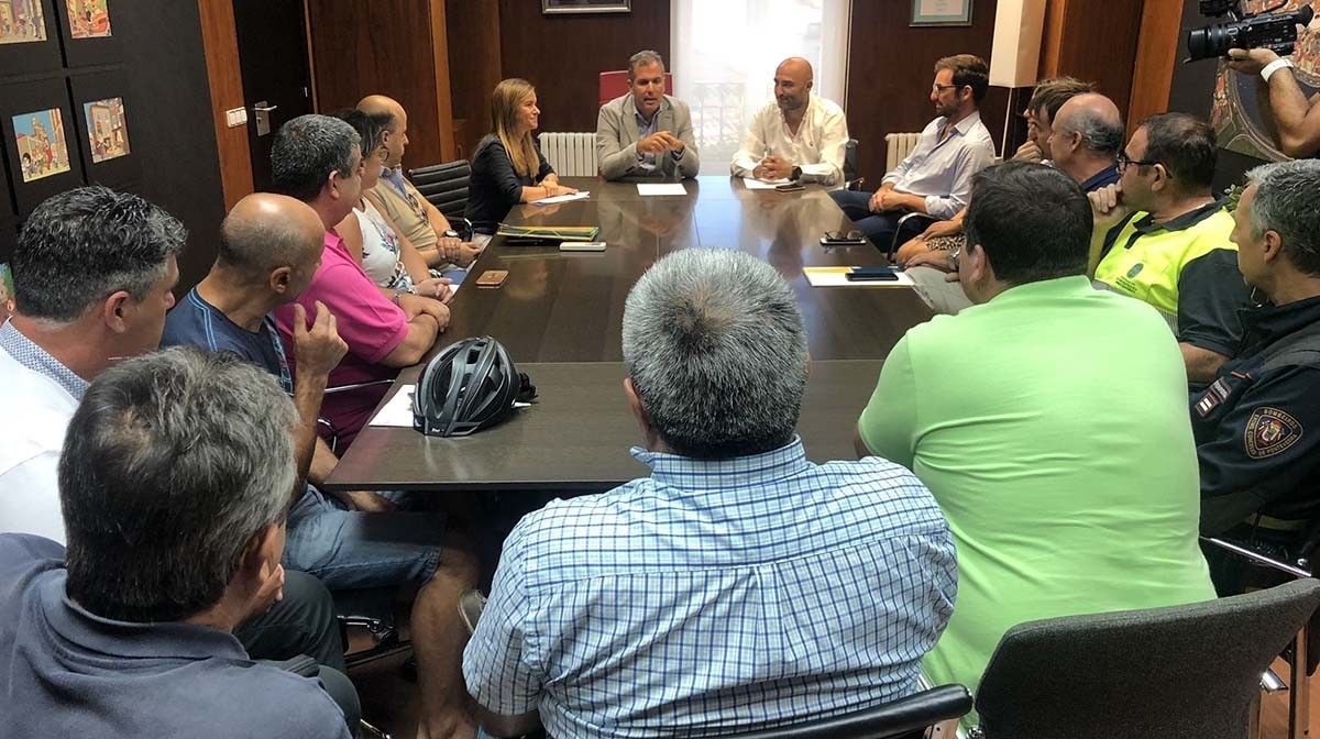 Reunión de Rafa Domínguez cos representantes sindicais do Concello