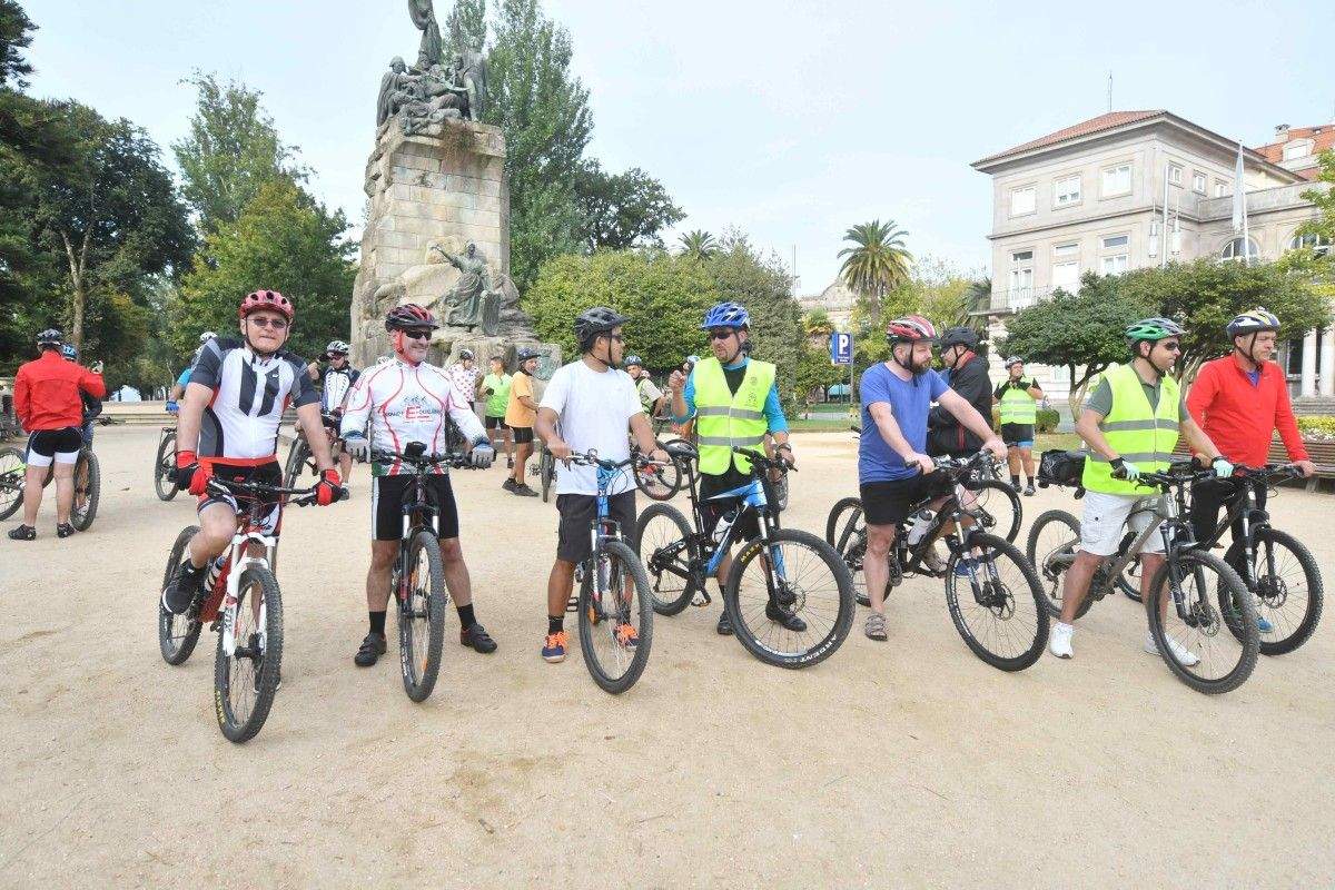 Marcha de protesta de Pedaladas por la creación de una vía verde Pontevedra-Vigo