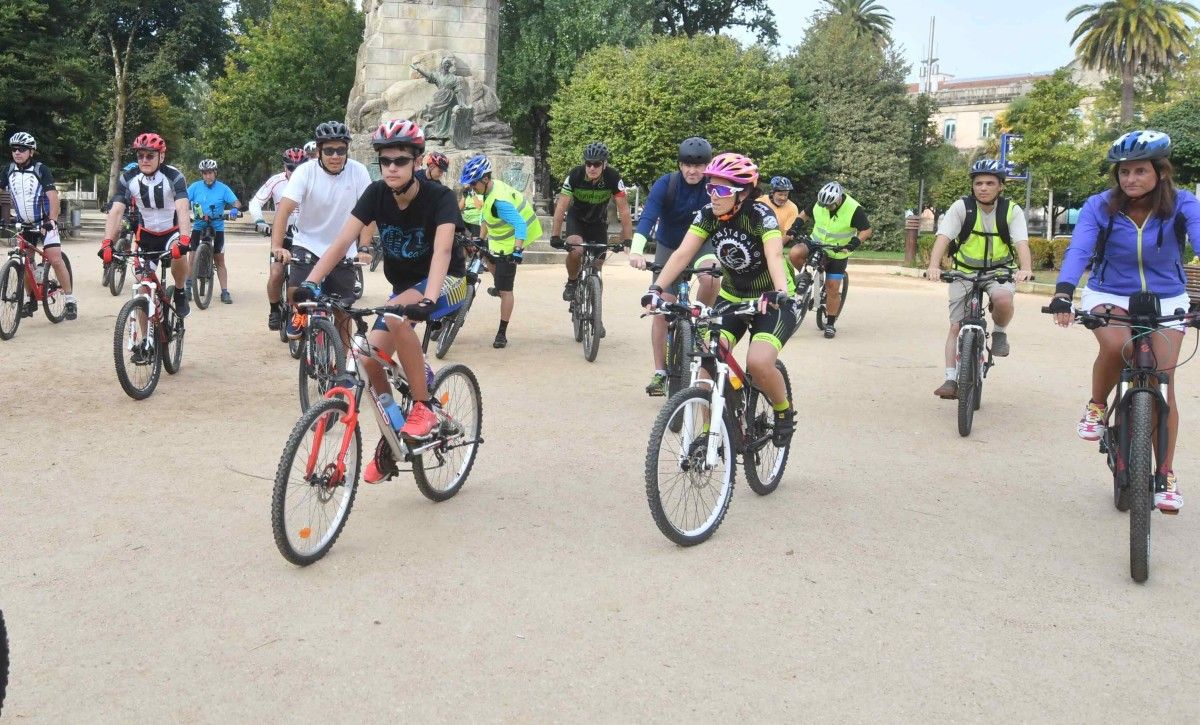 Marcha de protesta de Pedaladas pola creación dunha vía verde Pontevedra-Vigo