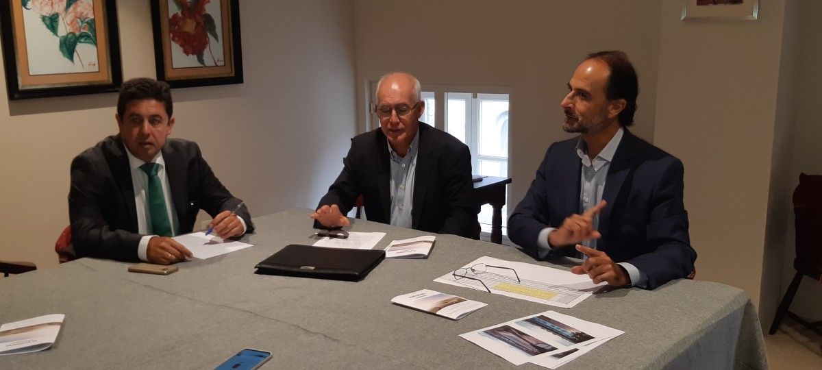 Jaime  Olmedo presenta á prensa o seu programa electoral ao Liceo Casino